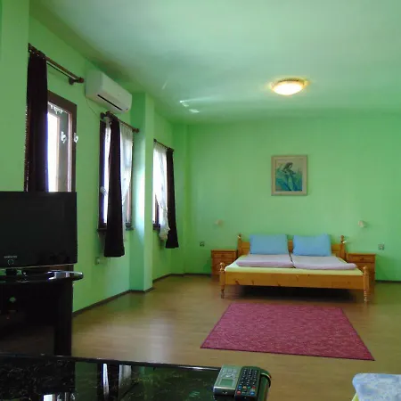 The House بيت ضيافة